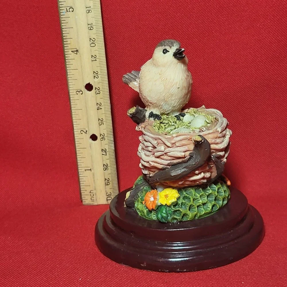 VTG Polystone Bird Perched on Nest of Eggs Figurine Home Decor